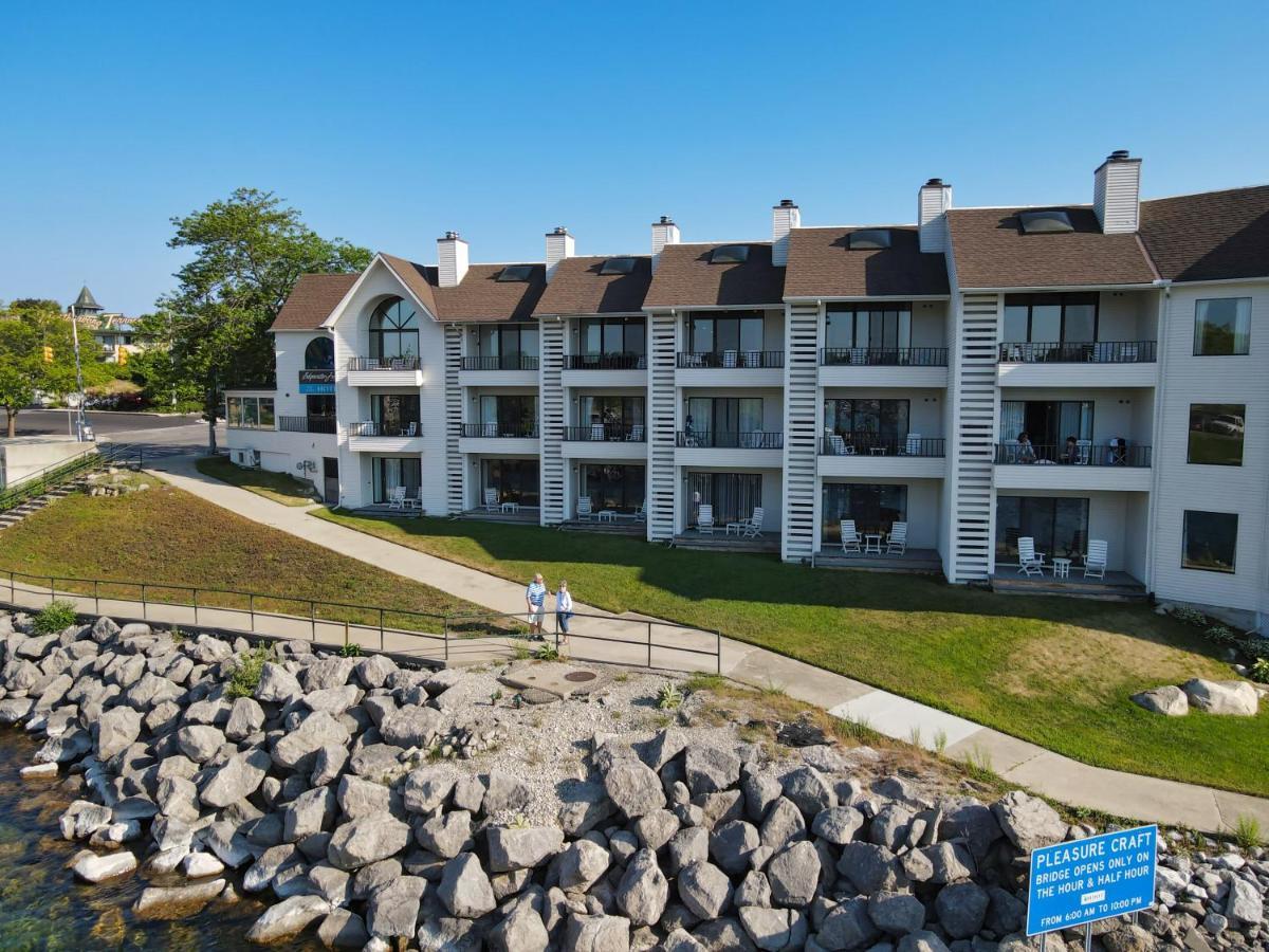 105 Edgewater Inn Charlevoix Dış mekan fotoğraf